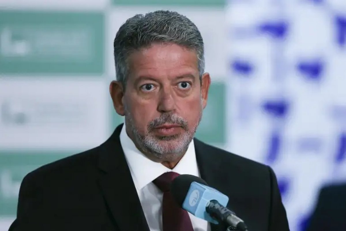 Lira cria comissão especial para o episódio do 8 de janeiro e atrasa tramitação de PL que anistia condenados