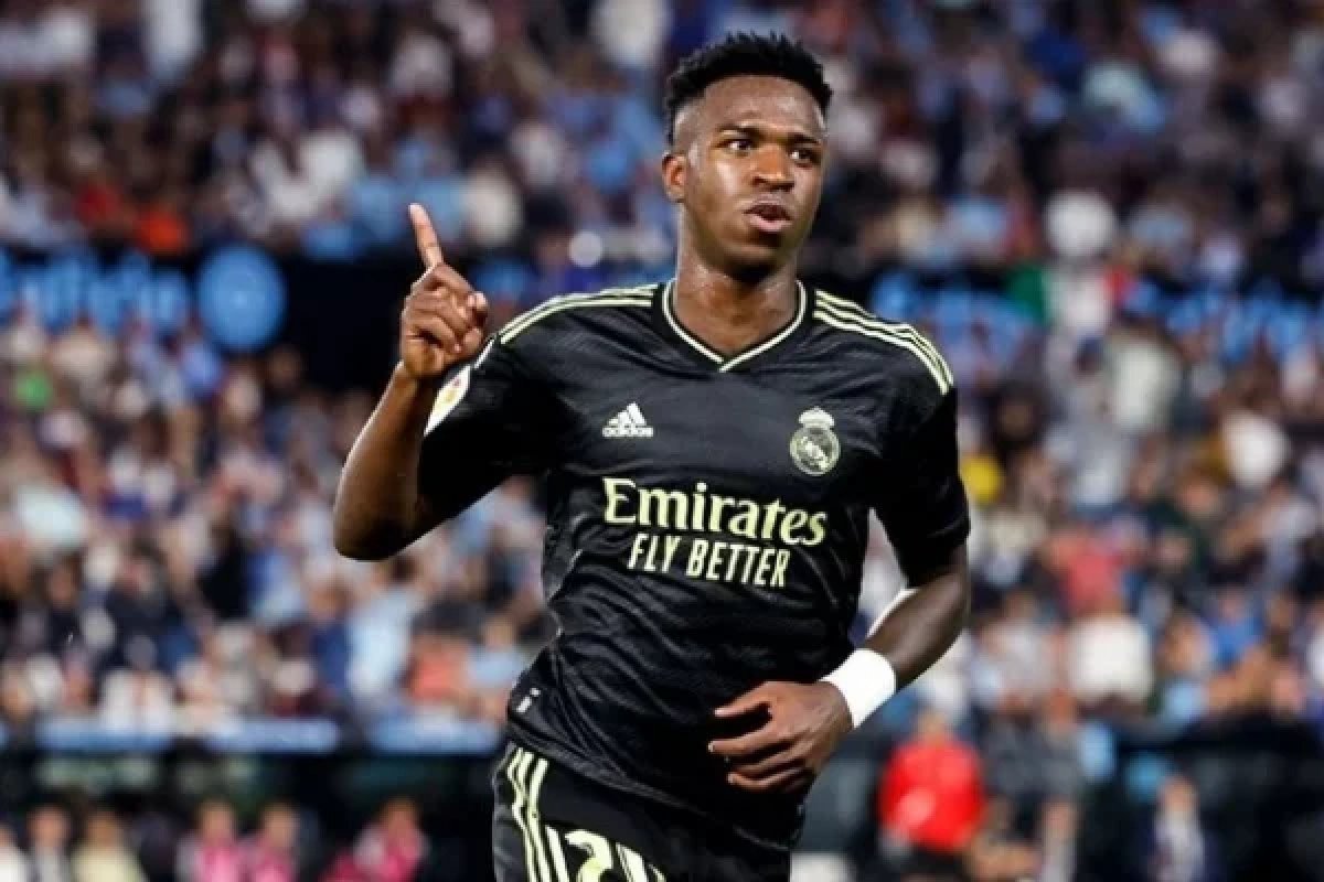 'Bola de Ouro' critica Real Madrid por não ir à cerimônia e editor-chefe diz motivo de Vinícius Jr não ter vencido prêmio