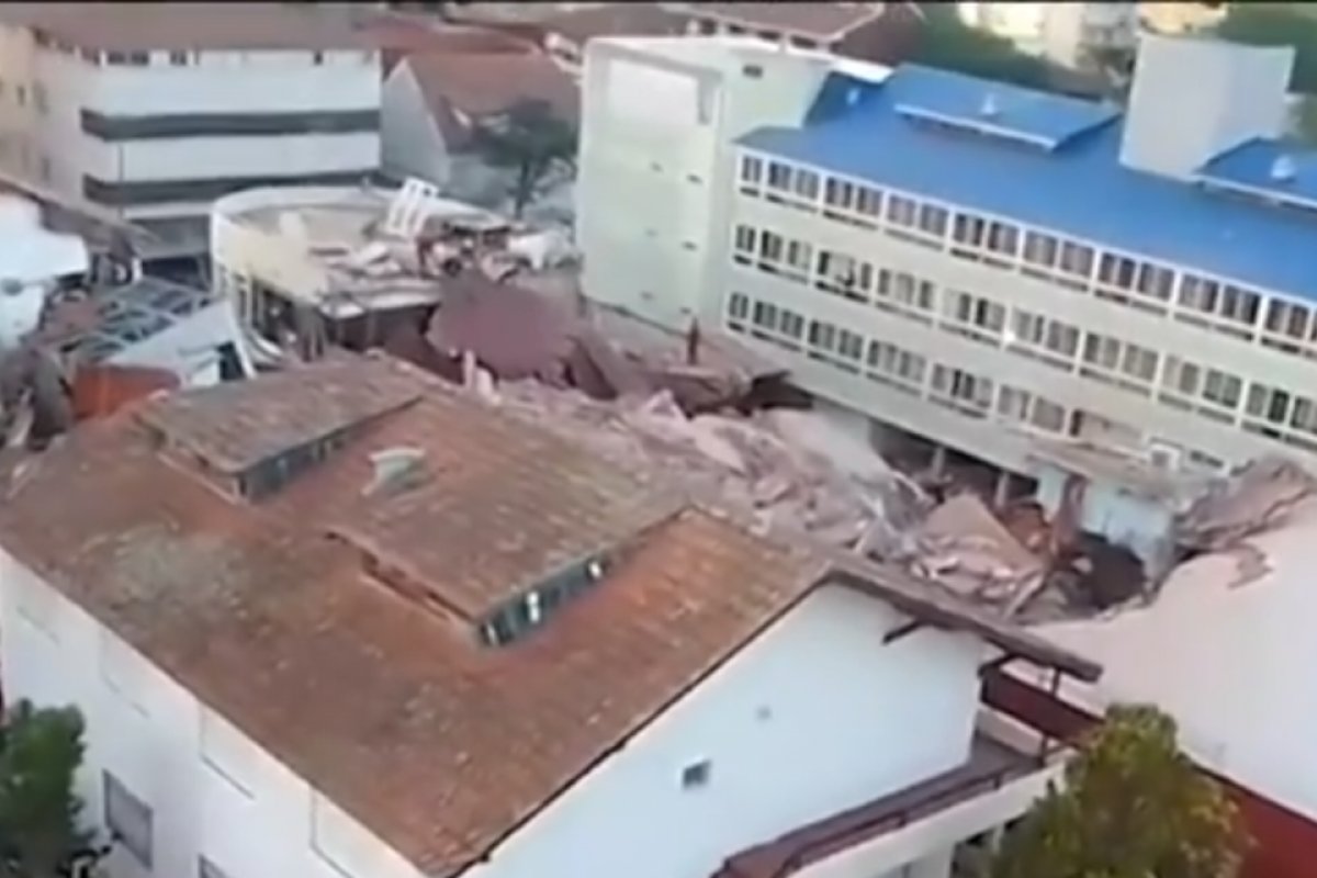 Hotel de dez andares desaba na Argentina, e bombeiros buscam 9 pessoas