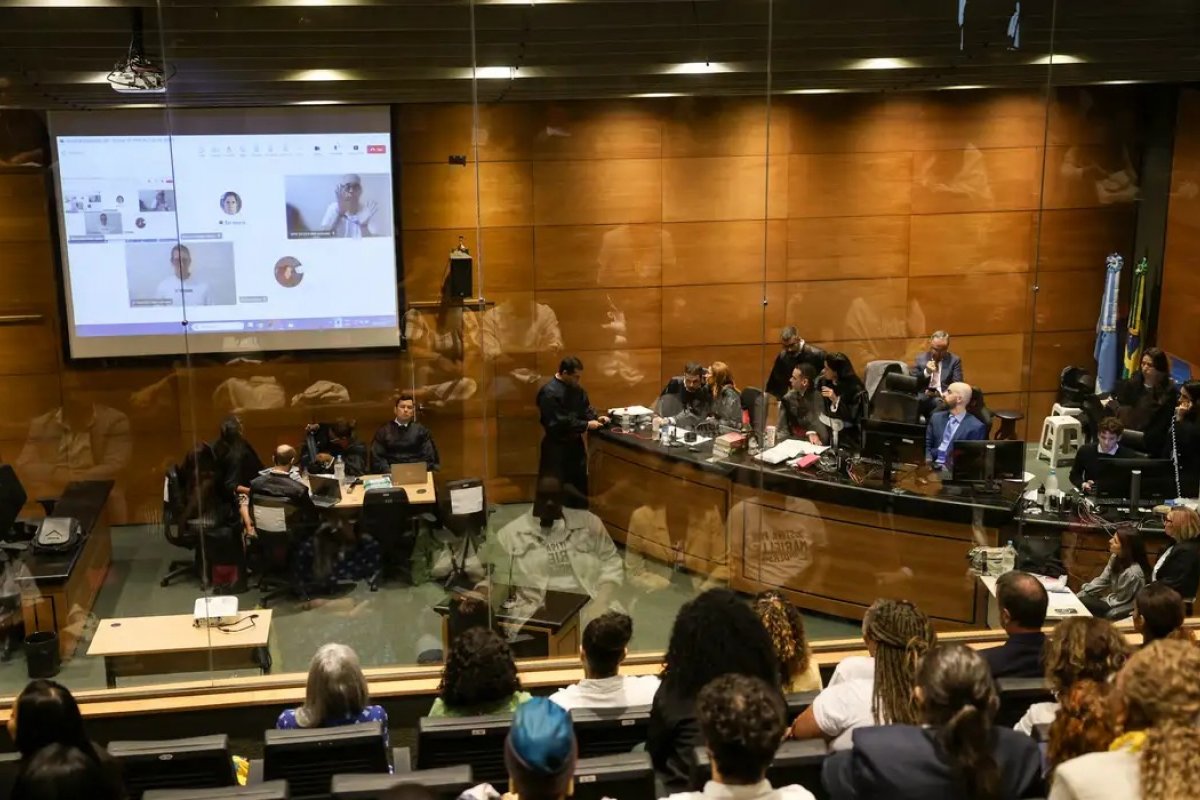 Julgamento de caso Marielle é retomado na manhã desta quinta-feira