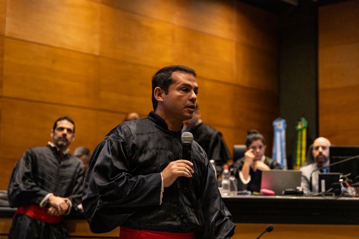 Promotor defende júri composto por homens 'de pele clara' em caso Marielle