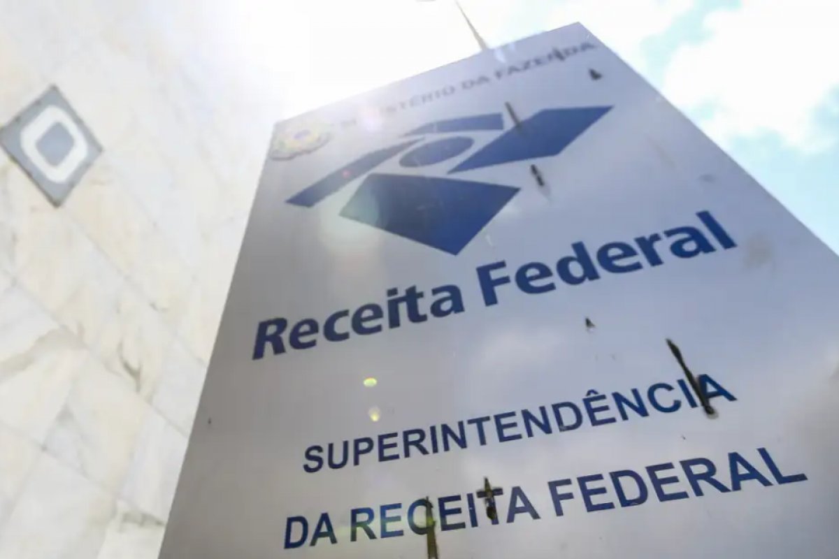 Receita paga R$ 700 milhões em restituições do Imposto de Renda 2024; veja quem recebe