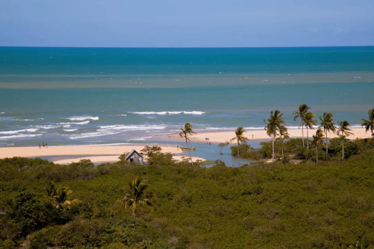 Foragido por tráfico internacional de drogas, dono de hotel de luxo é preso em Trancoso, destino turístico da Bahia