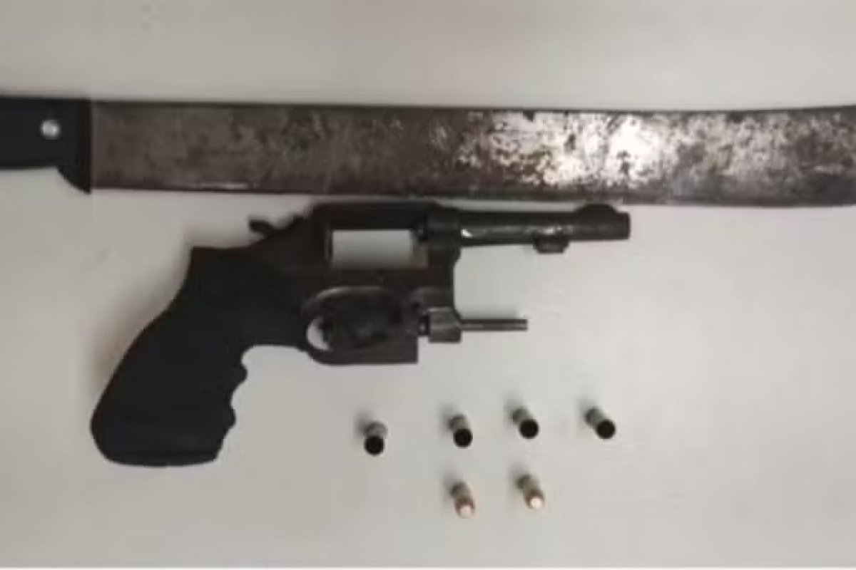 Sete homens agridem jovem de 18 anos com socos e chutes em Feira de Santana