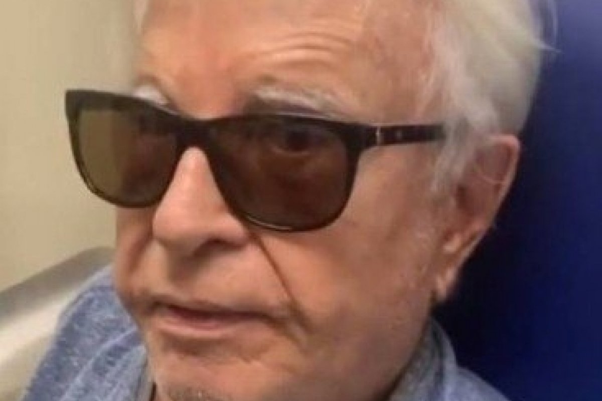 Após queda, Cid Moreira é atendido em UPA