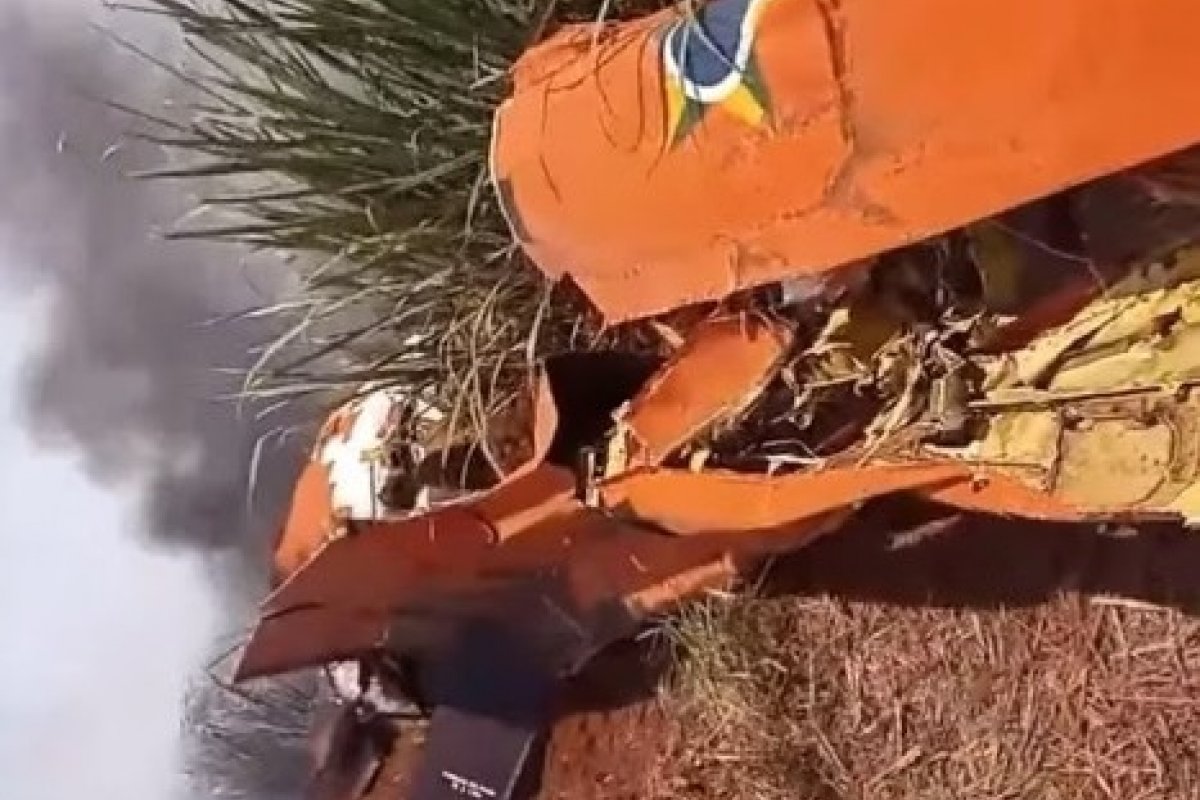 Vídeo: piloto se ejeta após colisão de aviões da FAB em São Paulo