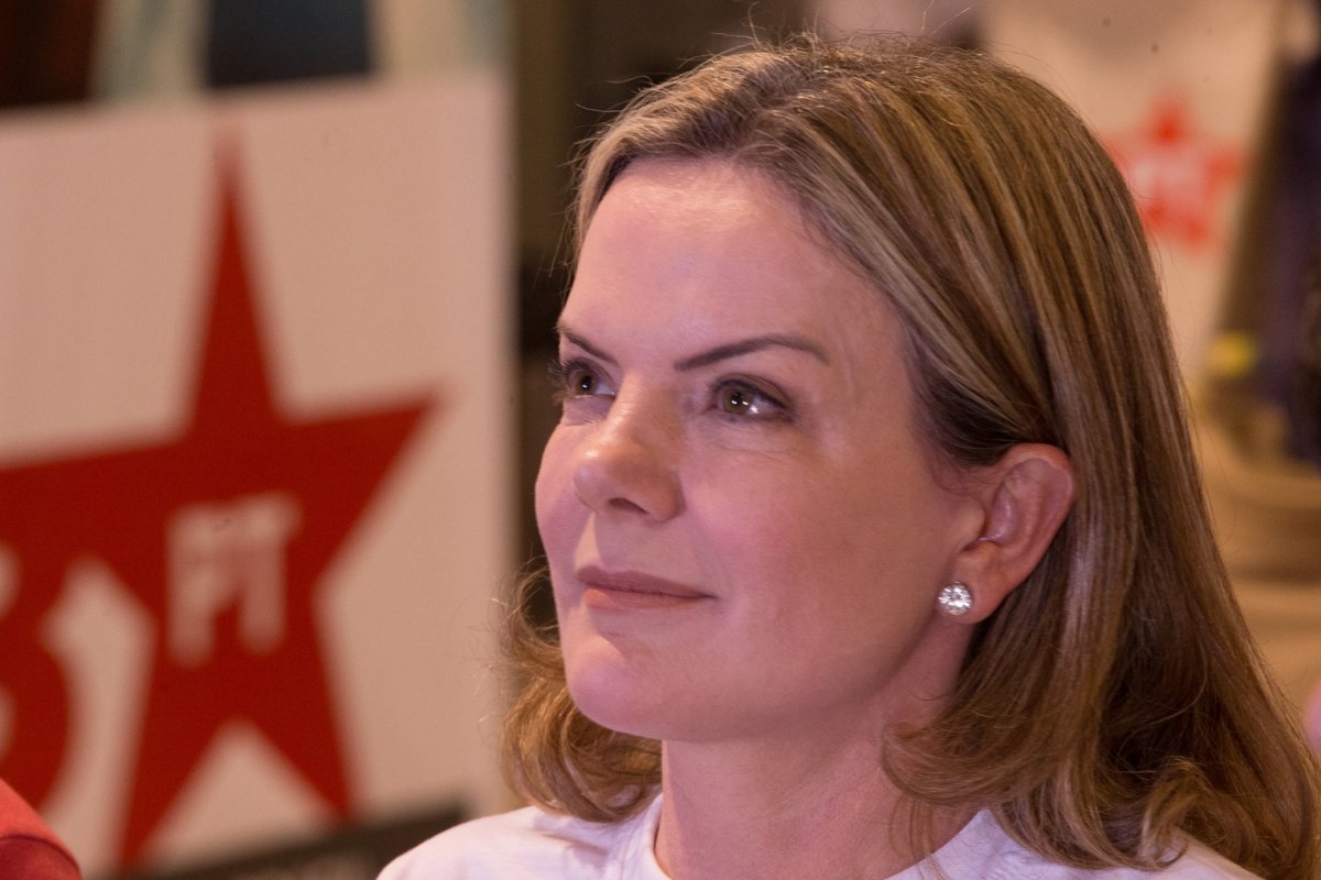 Centrão alerta PT que possível indicação de Gleisi Hoffmann ao TCU não será aprovada na Câmara