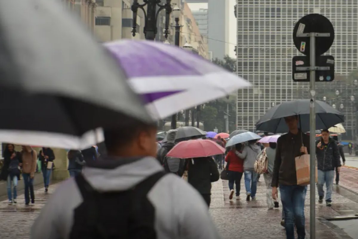 Mais de 14 mil imóveis ficam sem energia na Grande São Paulo após chuvas intensas
