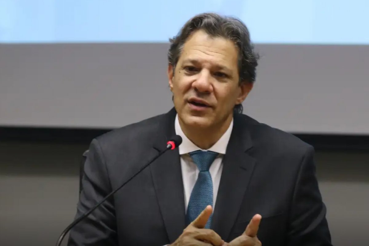 Lula pede e Haddad cancela viagem para Europa