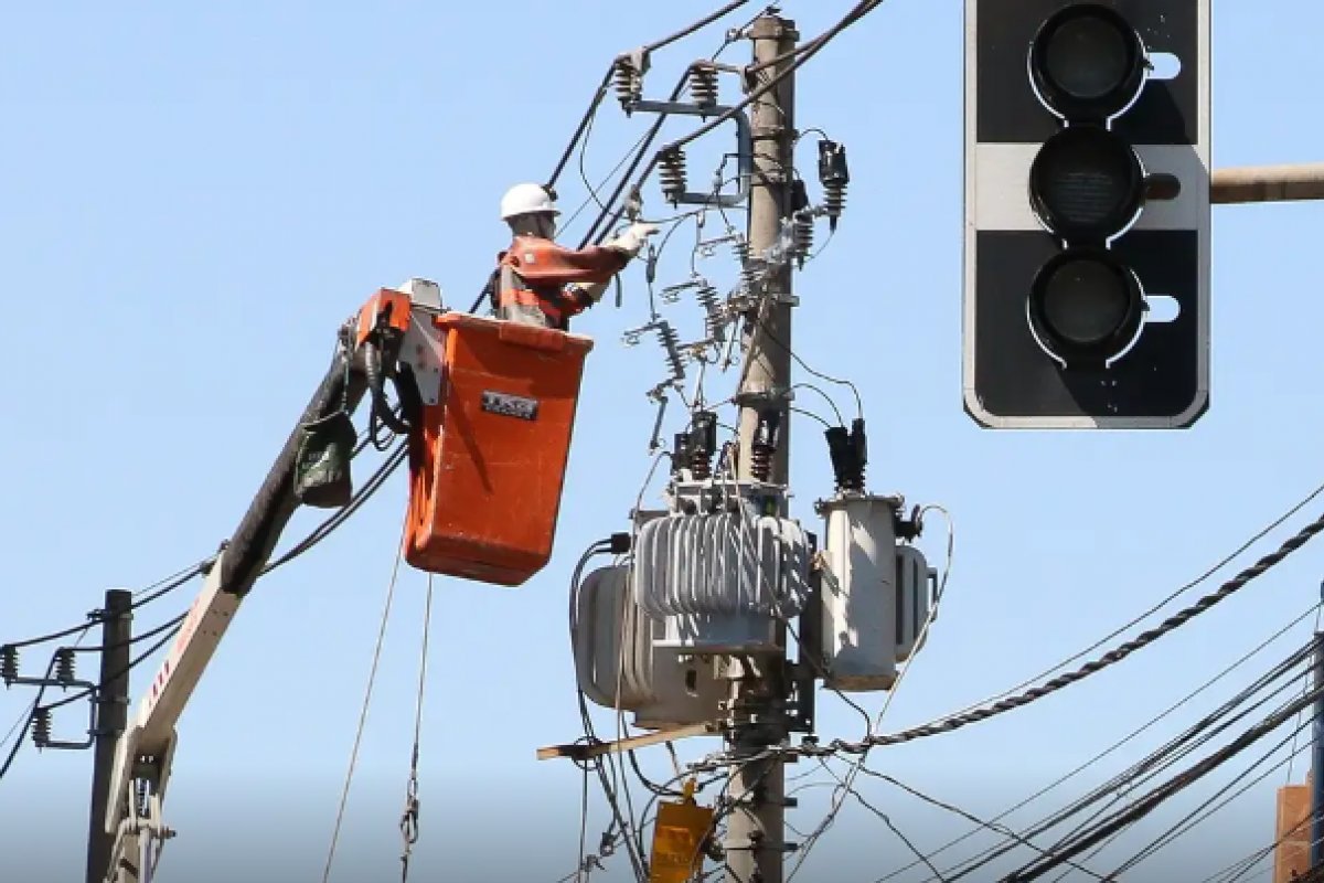 Enel informa que mais de 15 mil clientes seguem sem energia elétrica após chuvas na Grande SP