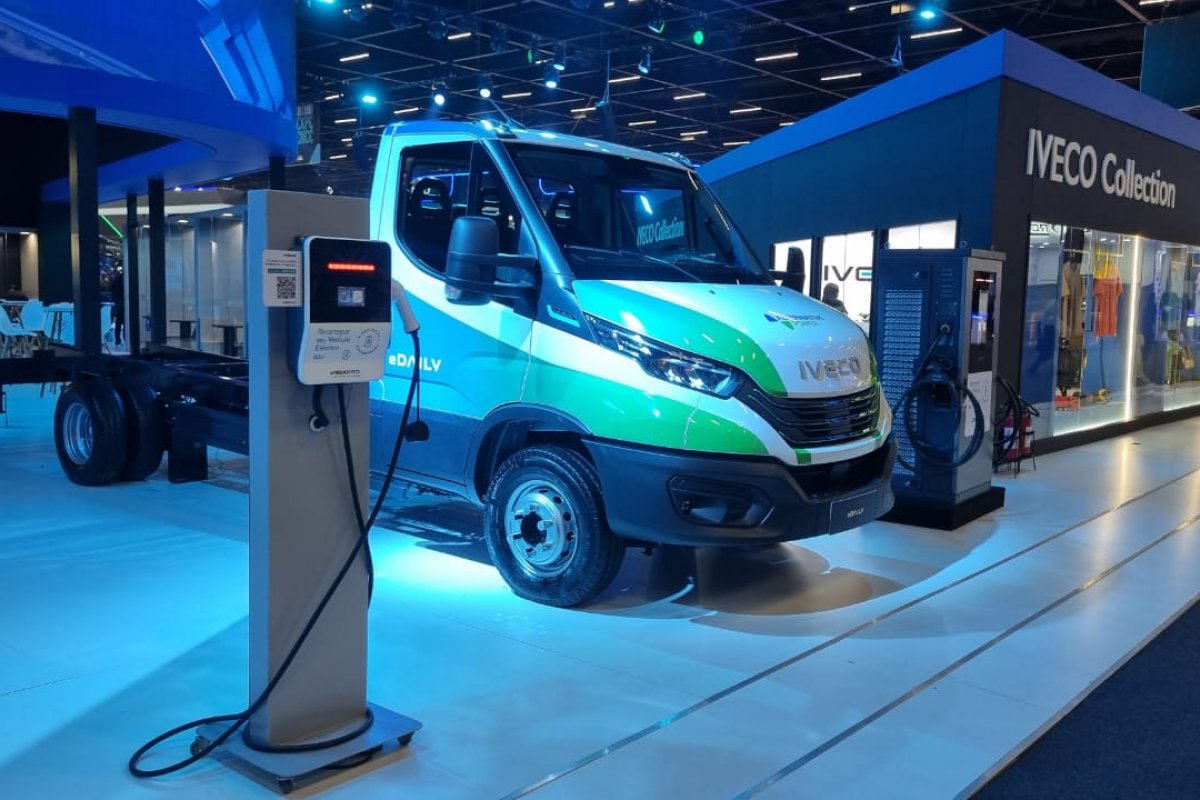 Iveco Daily ganha opção de câmbio automático e inédita versão elétrica "eDaily"