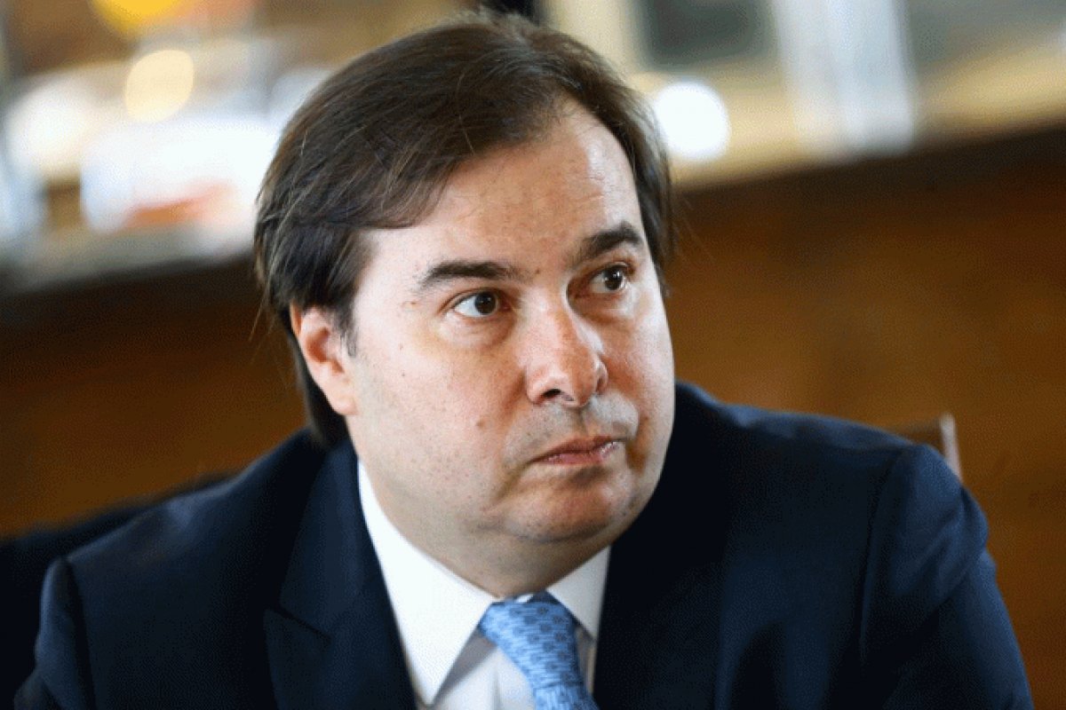 Maia cogita ao STF ação contra pensão de filhas solteiras de servidores federais