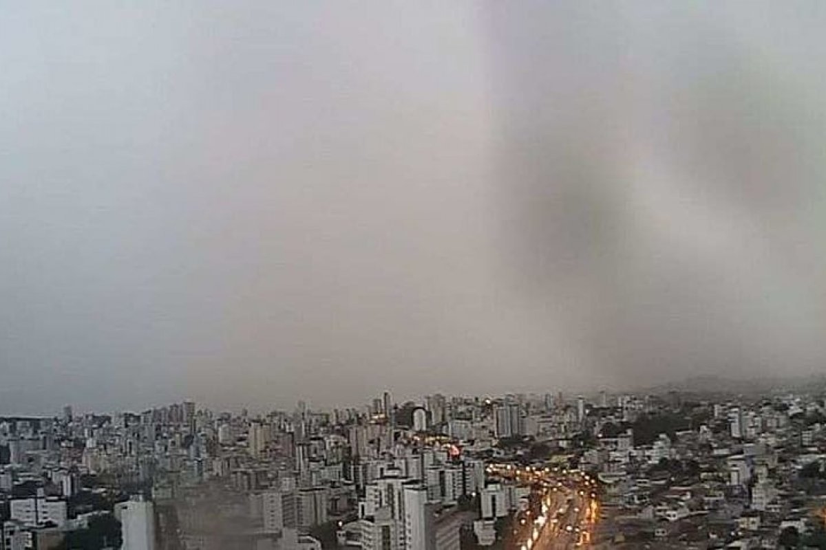 Inmet liga alerta laranja e Brasil pode ter chuvas e ventos de até 100km/h