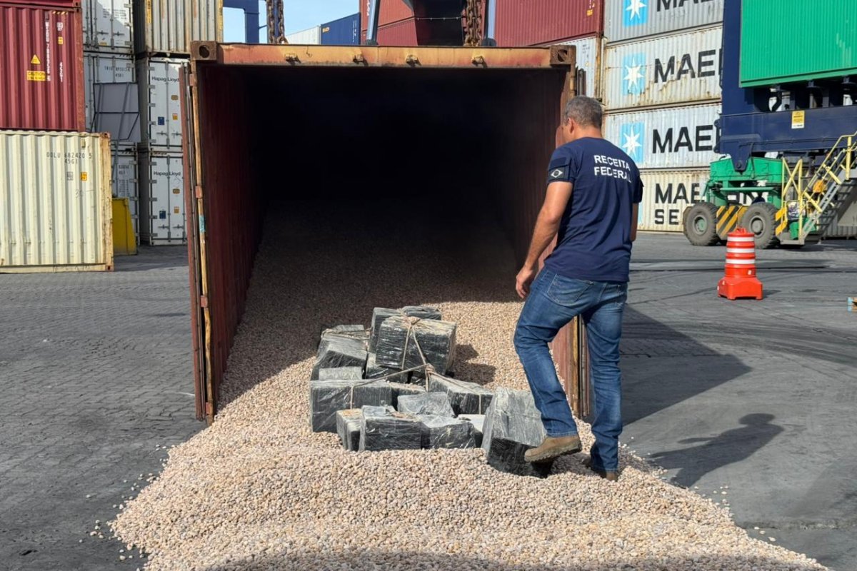 Vídeo: Receita Federal apreende quase uma tonelada de cocaína no Porto de Salvador; droga seria levada para Bélgica