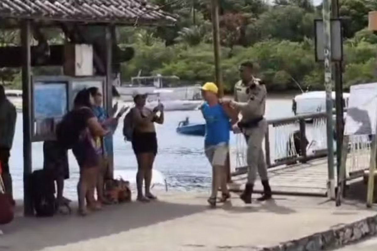 Turista israelense é preso em Boipeba suspeito de injúria racial e corrupção