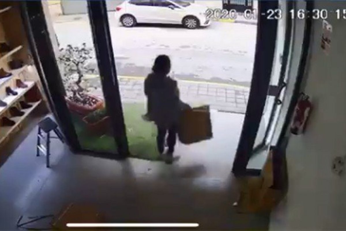 Mulher entra em loja e rouba 40 vibradores na Espanha