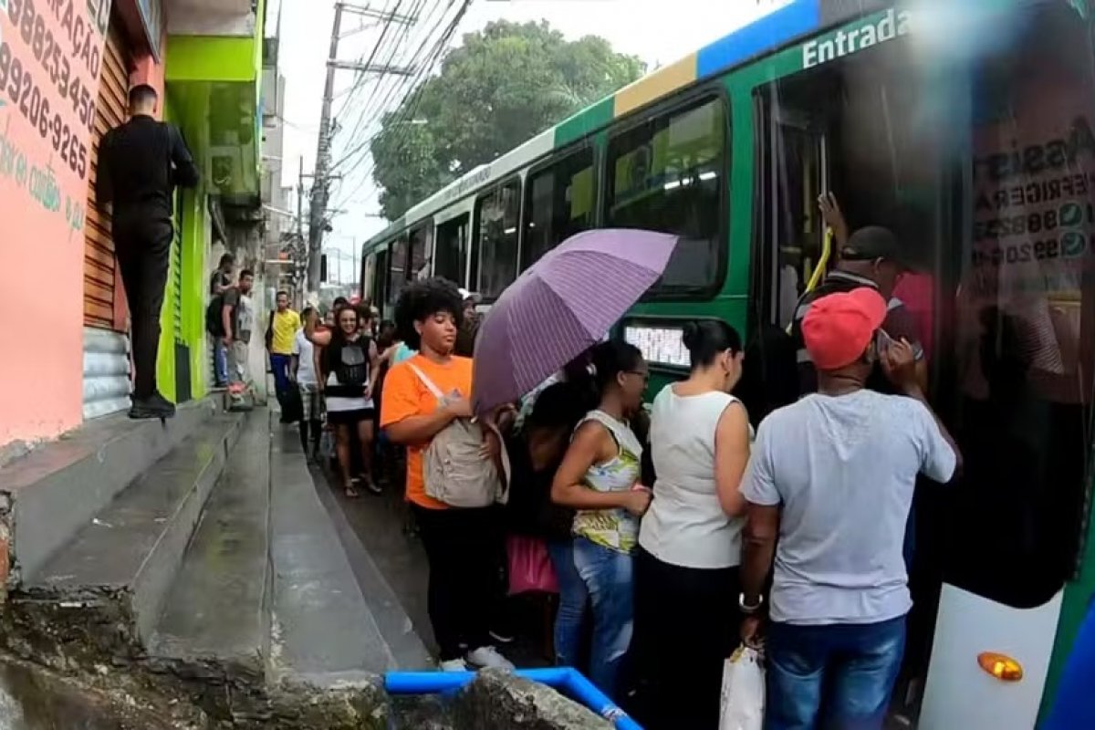 Final de linha de ônibus sofre alteração e segurança é reforçada após ação policial que resultou na morte de dois homens em bairro de Salvador