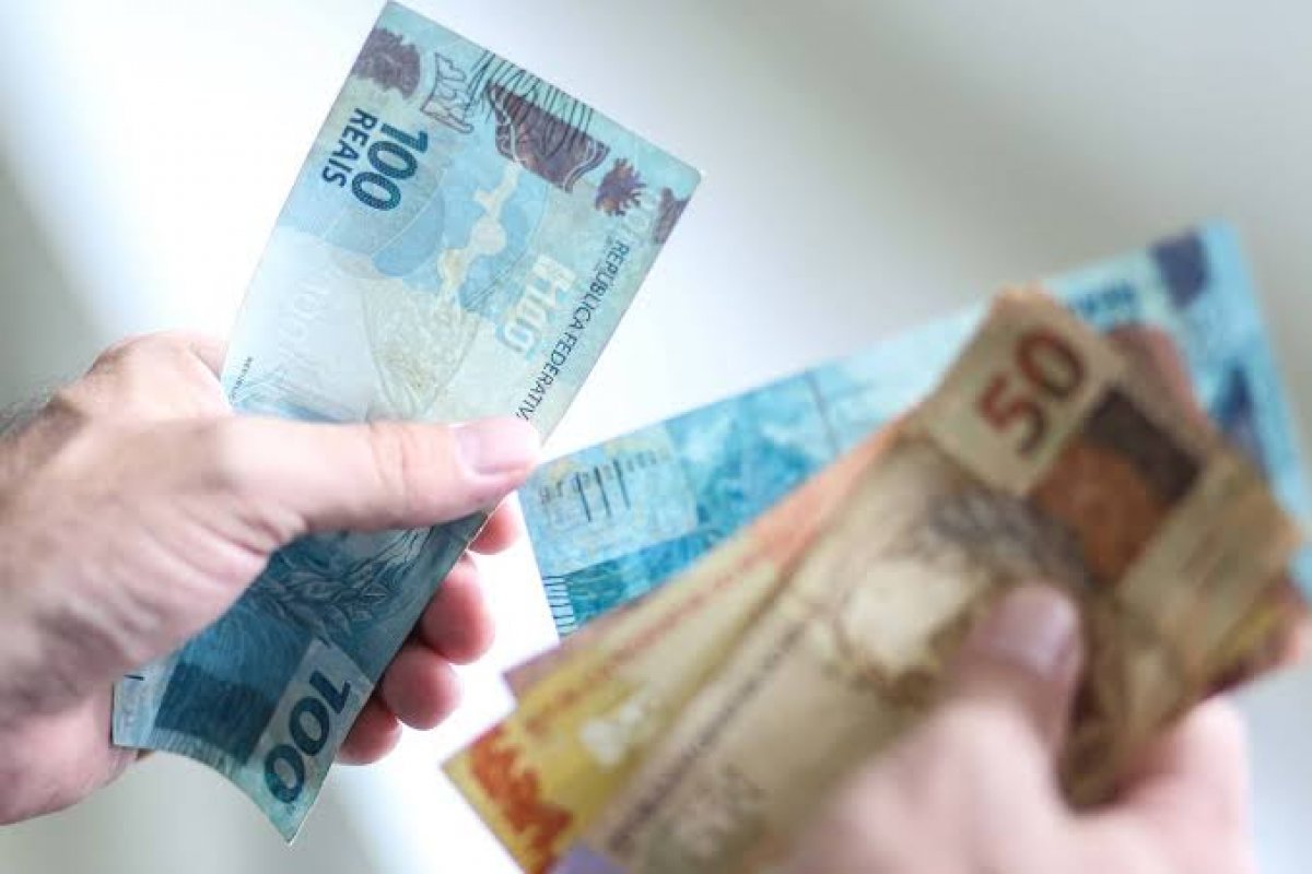 Salário mínimo sobe para R$ 1.045 a partir deste sábado (01)