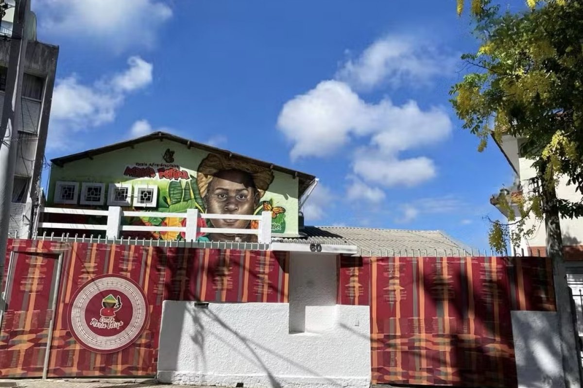 Primeira escola afrobrasileira do Brasil disponibiliza bolsas de estudo para crianças negras e indígenas em Salvador