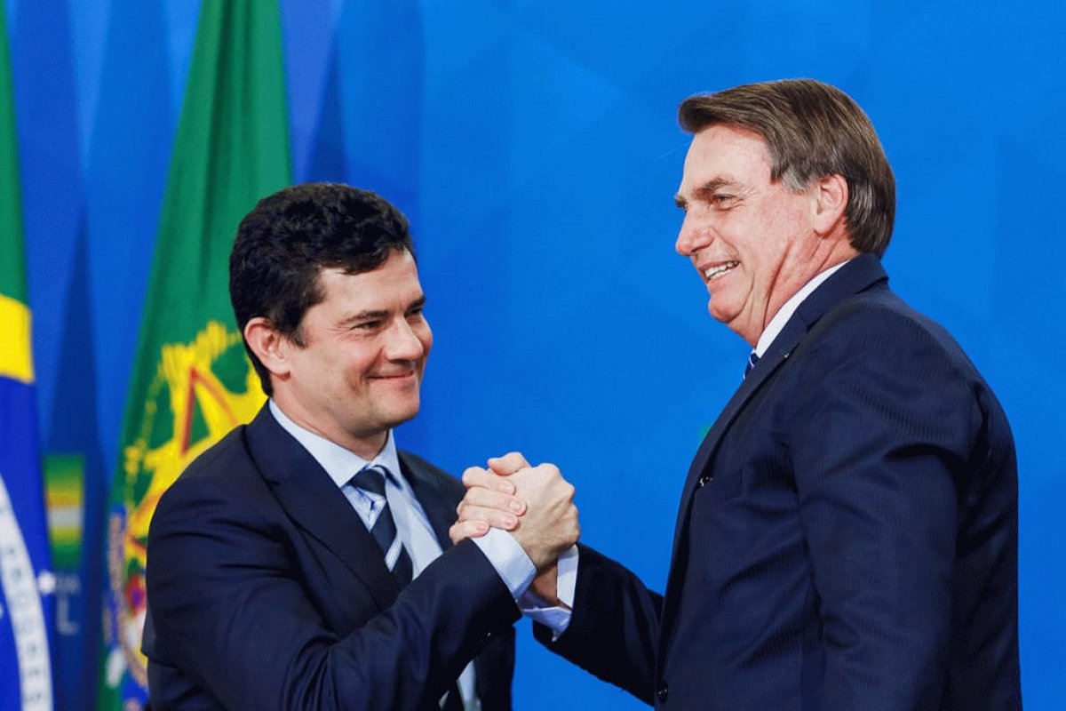 Após crise, Bolsonaro sinaliza que pode indicar Moro para o STF