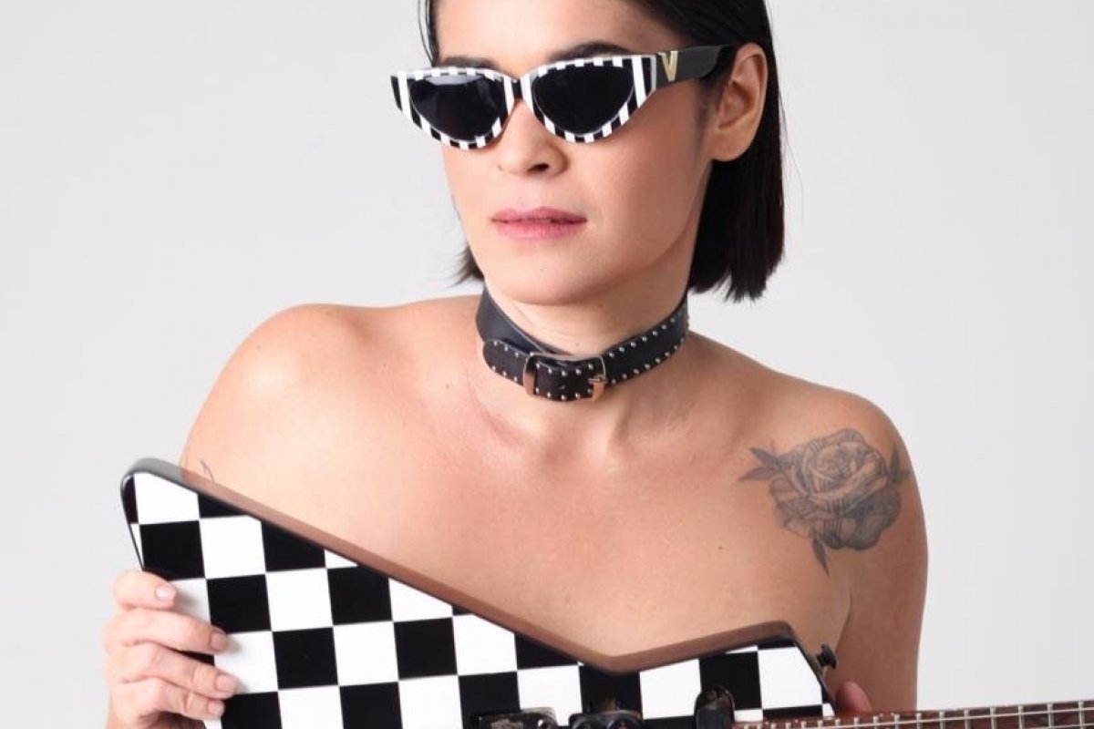 Thathi comanda abertura do show de Ana Carolina na Concha Acústica!