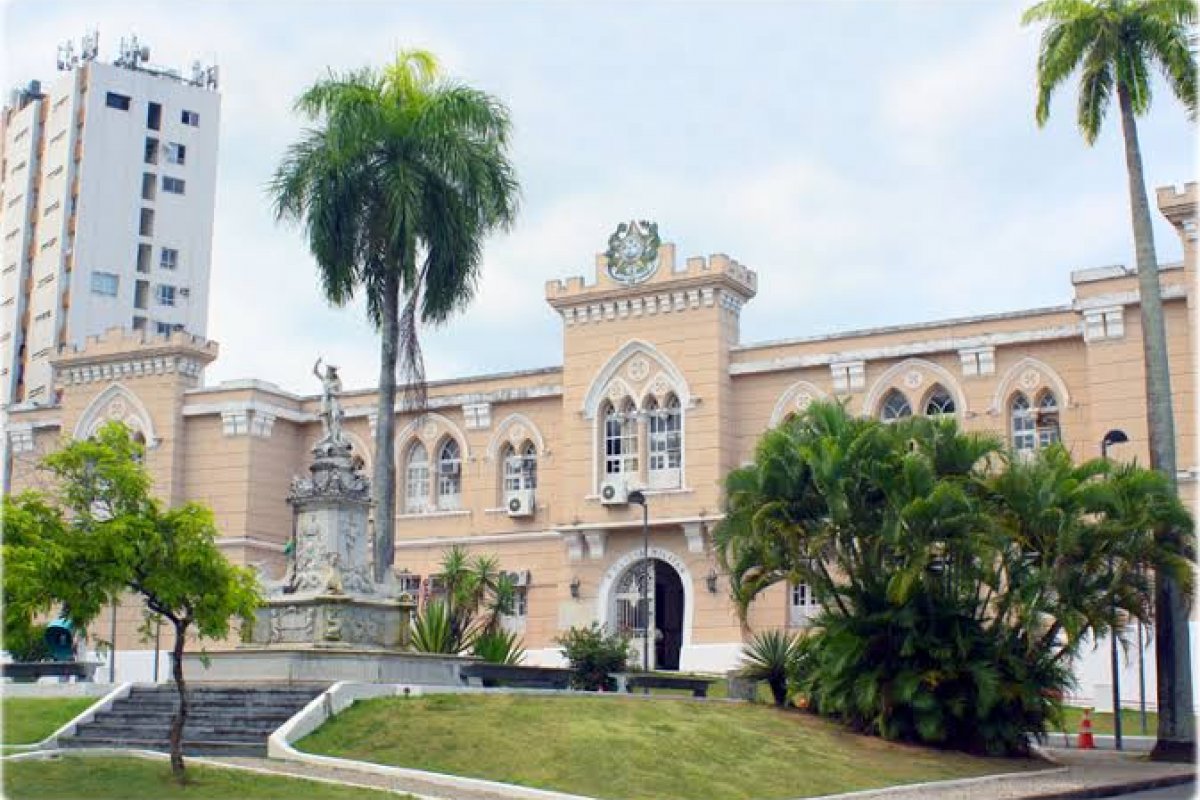 Operário morre após levar choque enquanto trabalhava na Mouraria