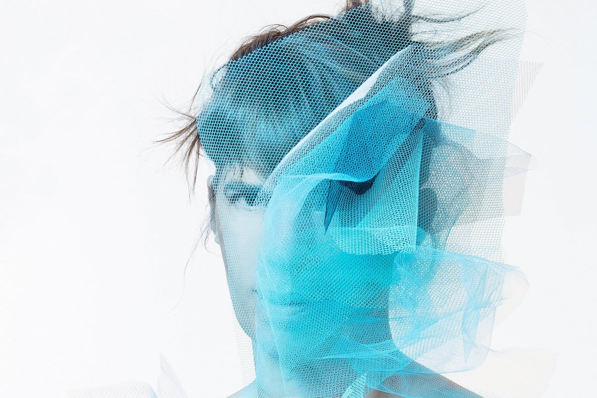 Em livro-caixinha, Elisa Stecca reflete sobre o sucesso!