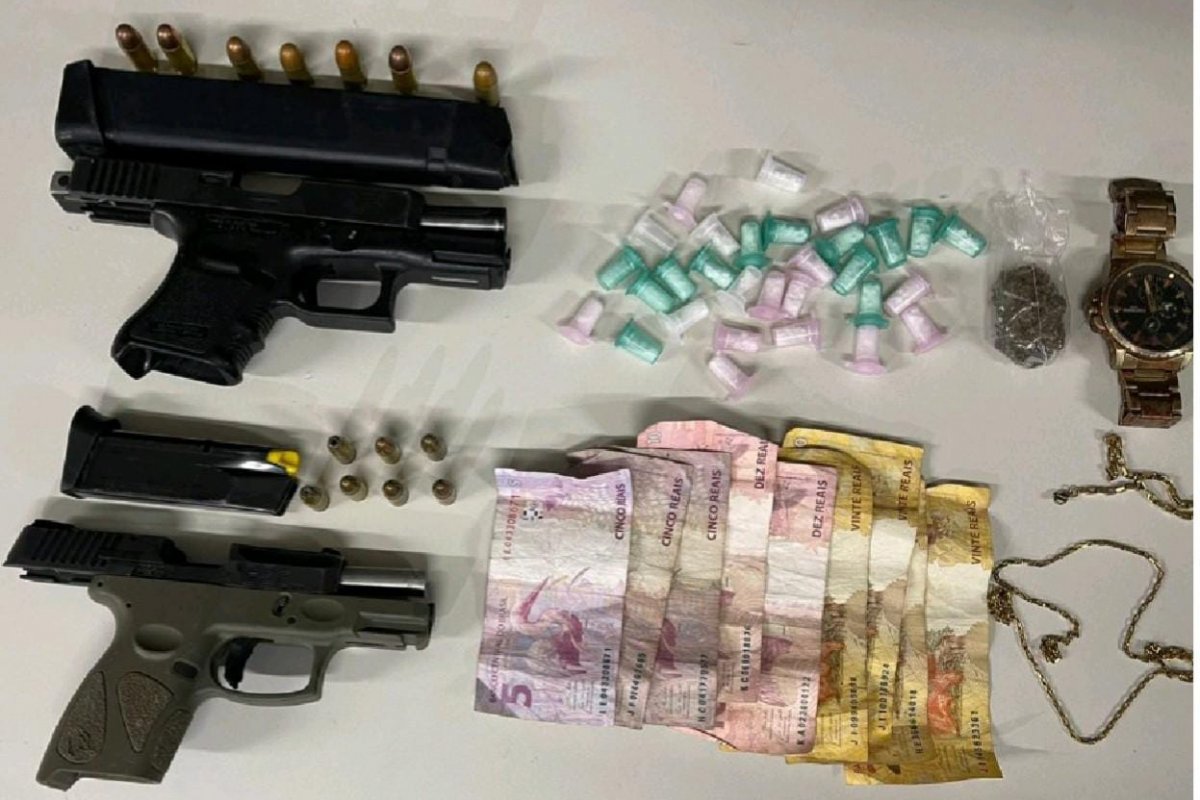 Dupla presa no bairro do Arenoso em Salvador exibia armas nas redes sociais