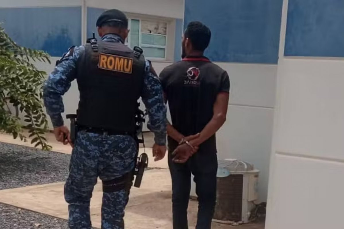 Homem é preso por agredir esposa e enteado na Bahia; suspeito ameaçou vítimas na presença do conselho tutelar