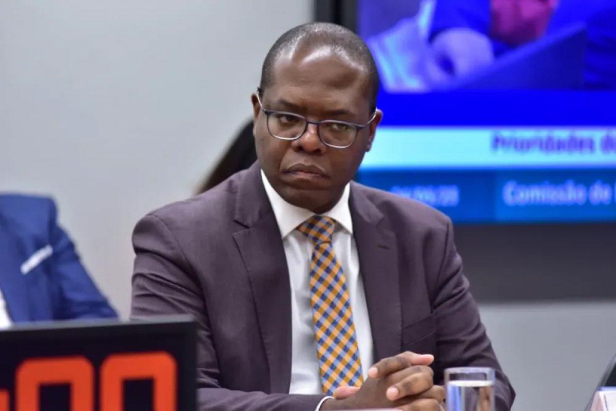 Antes de ser denunciado por assédio, ex-ministro reuniu familiares para dizer que estava sendo perseguido