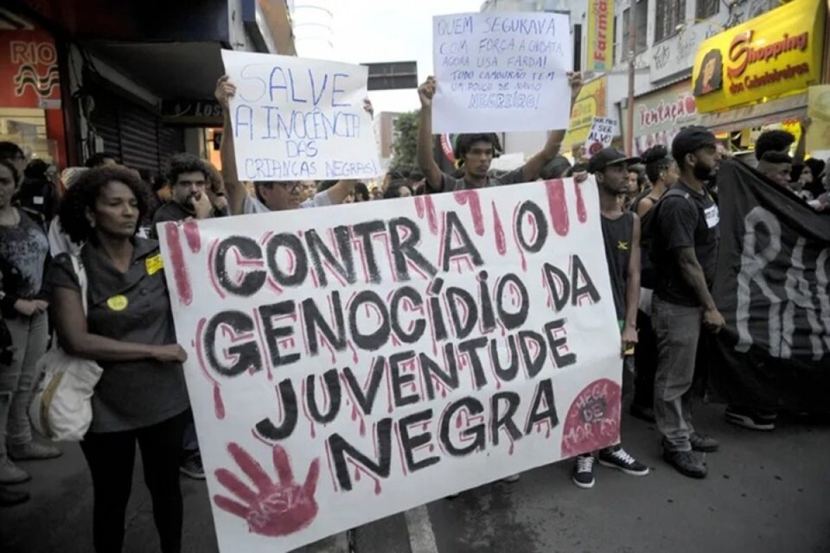 Levantamento 'Pele Alvo' aponta que 243 adolescentes foram mortos por policias em 9 estados do Brasil em 2023