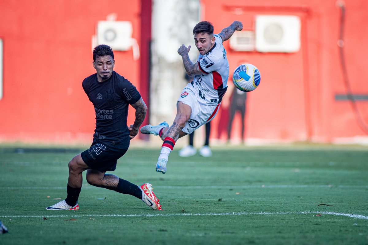 Vitória perde de virada para o Corinthians e deixa zona da Sul-Americana