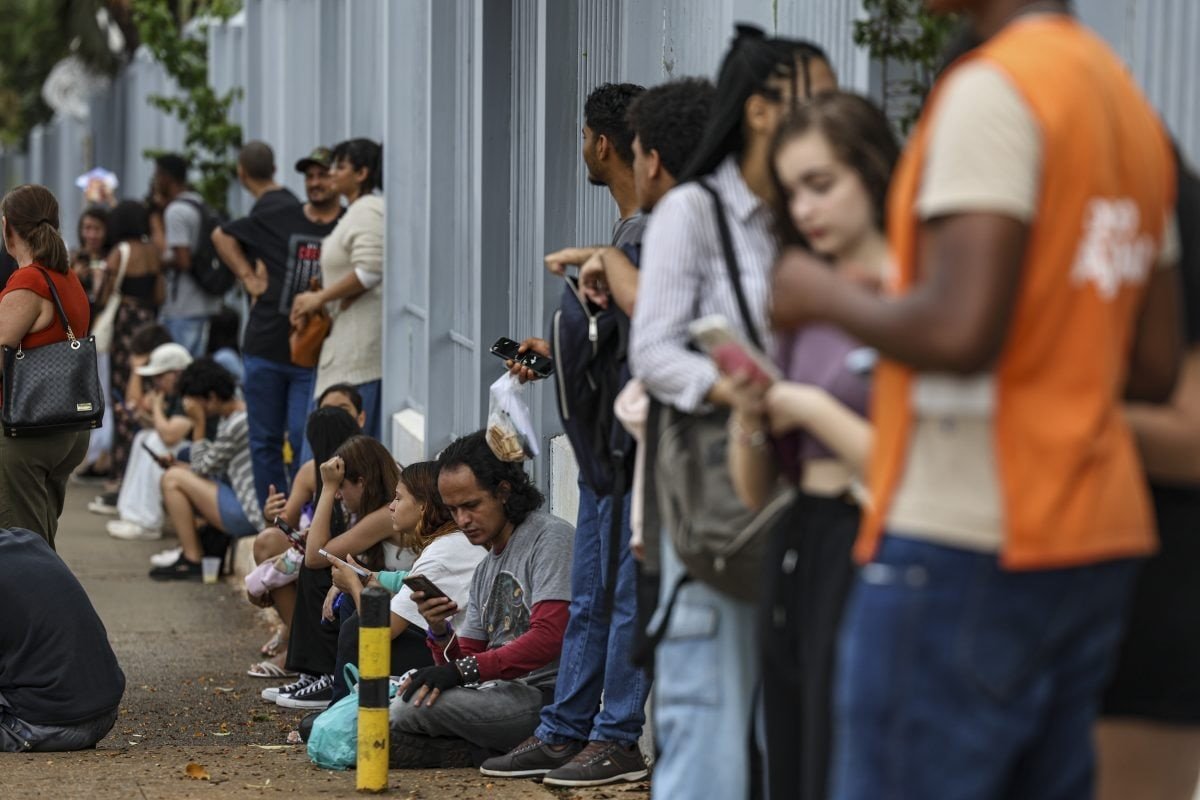 Portões fecham e candidatos iniciam o 2º dia de provas do Enem