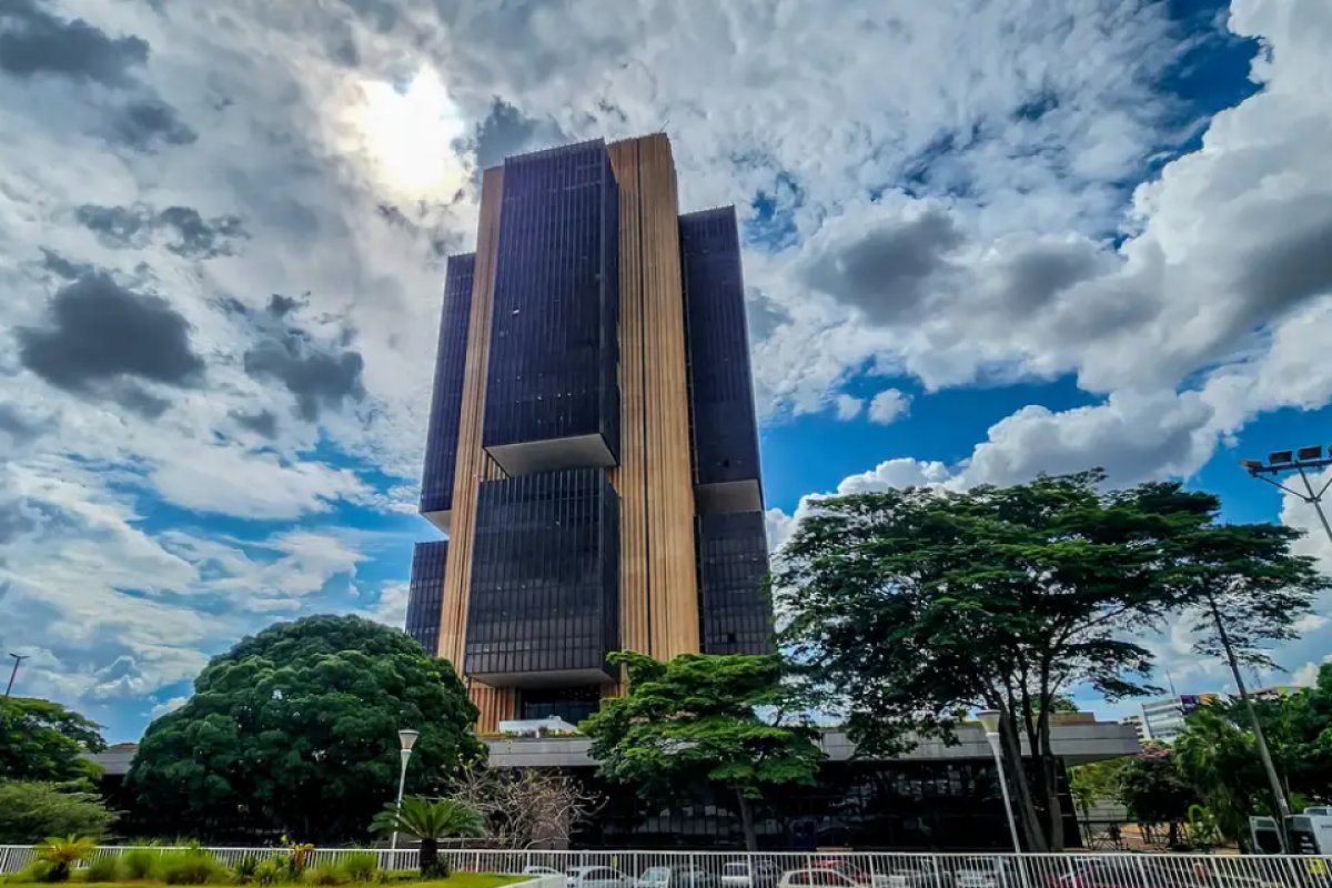 Déficit das estatais atinge recorde de R$ 7,4 bi no acumulado do ano até setembro, mostra BC