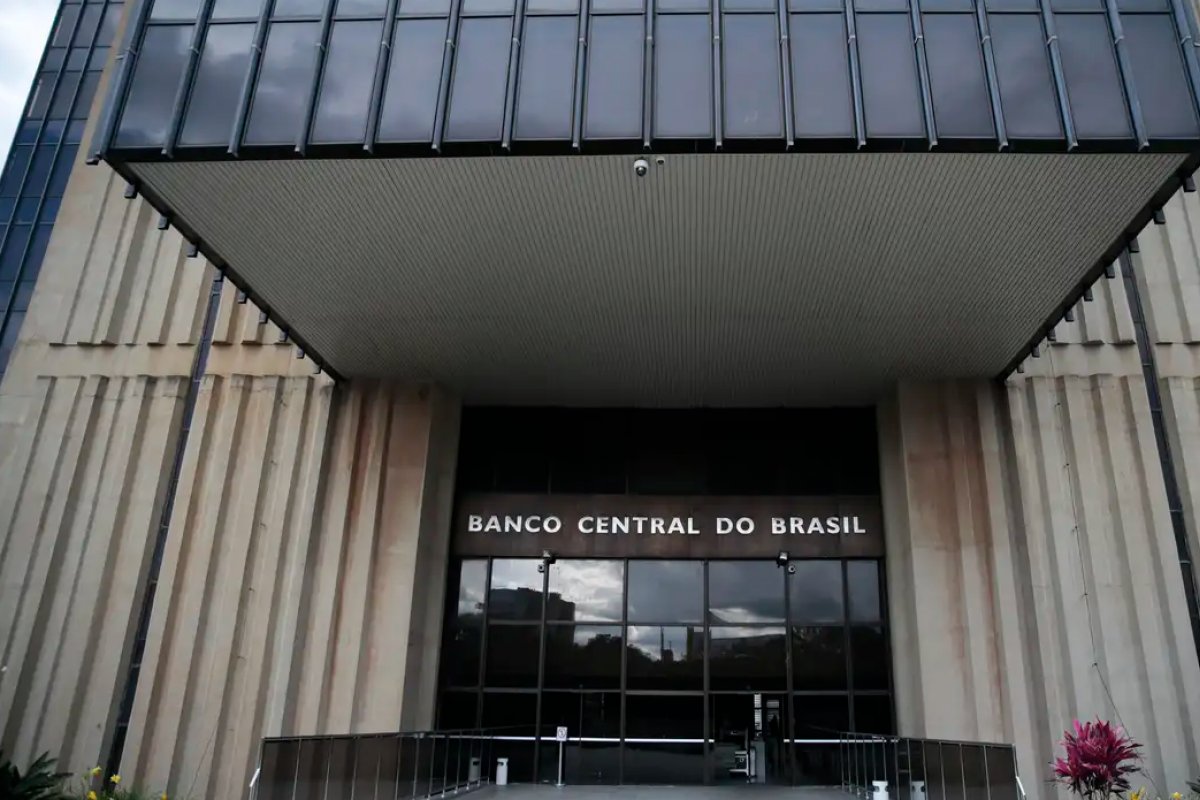 Déficit das contas públicas registra queda em setembro, afirma BC