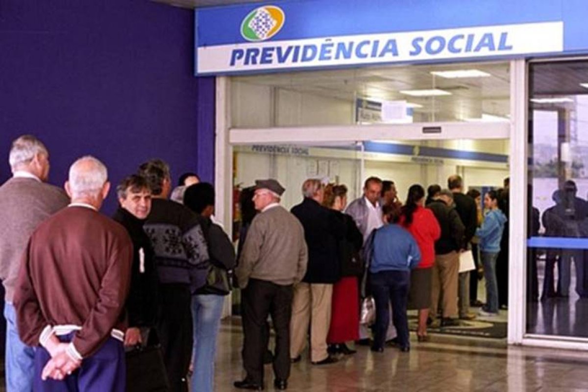 Redução de filas no INSS pode levar até seis meses