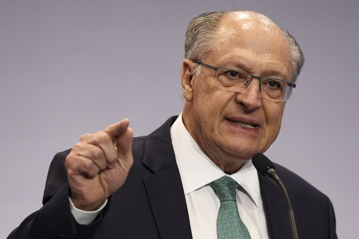 Redução da escala 6x1 é uma tendência mundial, diz Alckmin