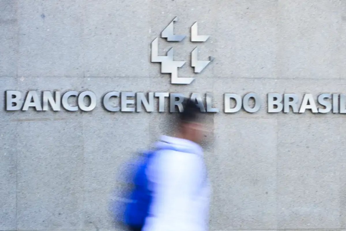 Copom alerta sobre risco fiscal e diz que piora de expectativas pode prolongar alta de juros