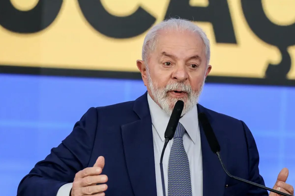 "A gente pode patrocinar, tanto Caetano e Bethânia quanto maracatu", diz Lula em cerimônia de novo projeto