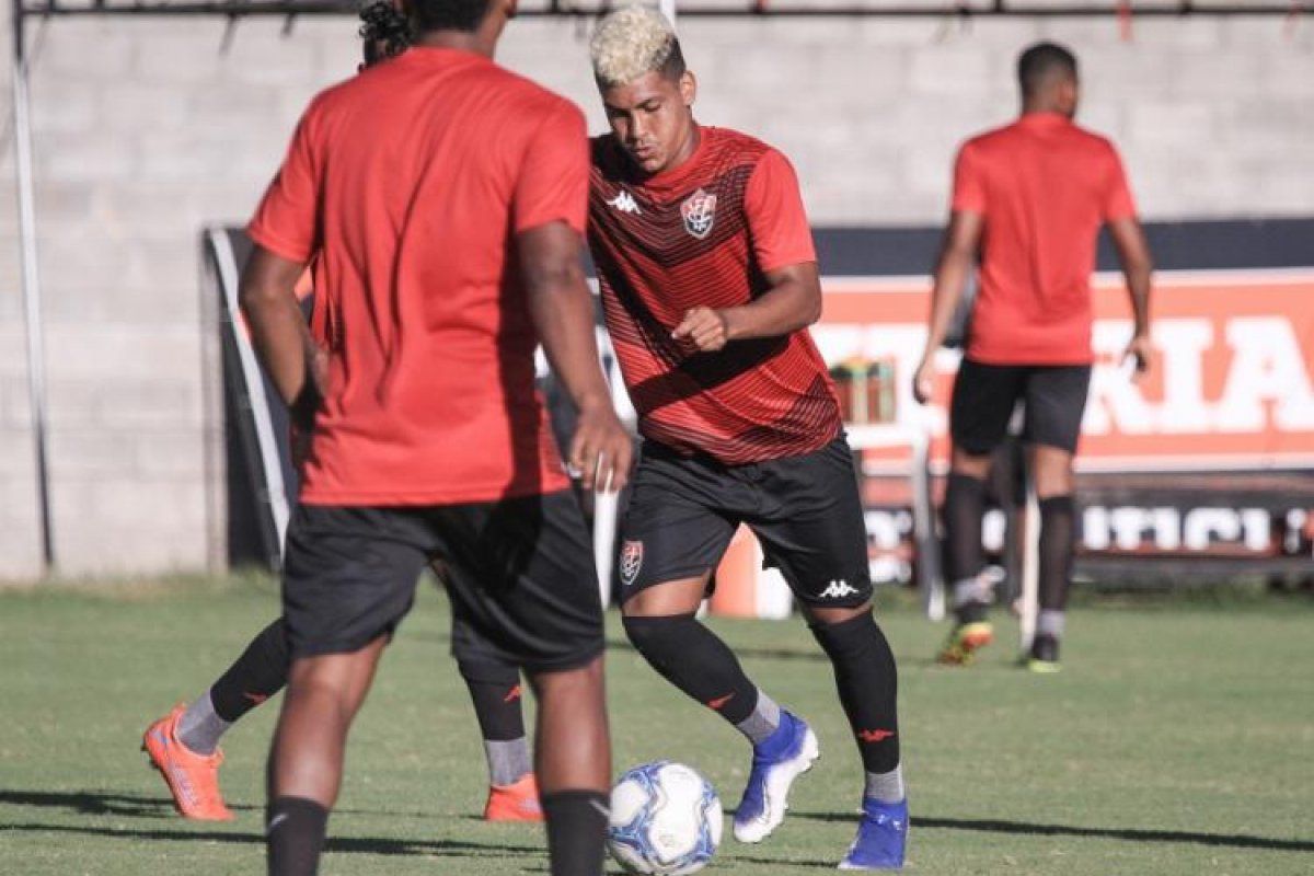 Buscando retornar o caminho dos triunfos, Vitória encara Conquista pelo Baianão