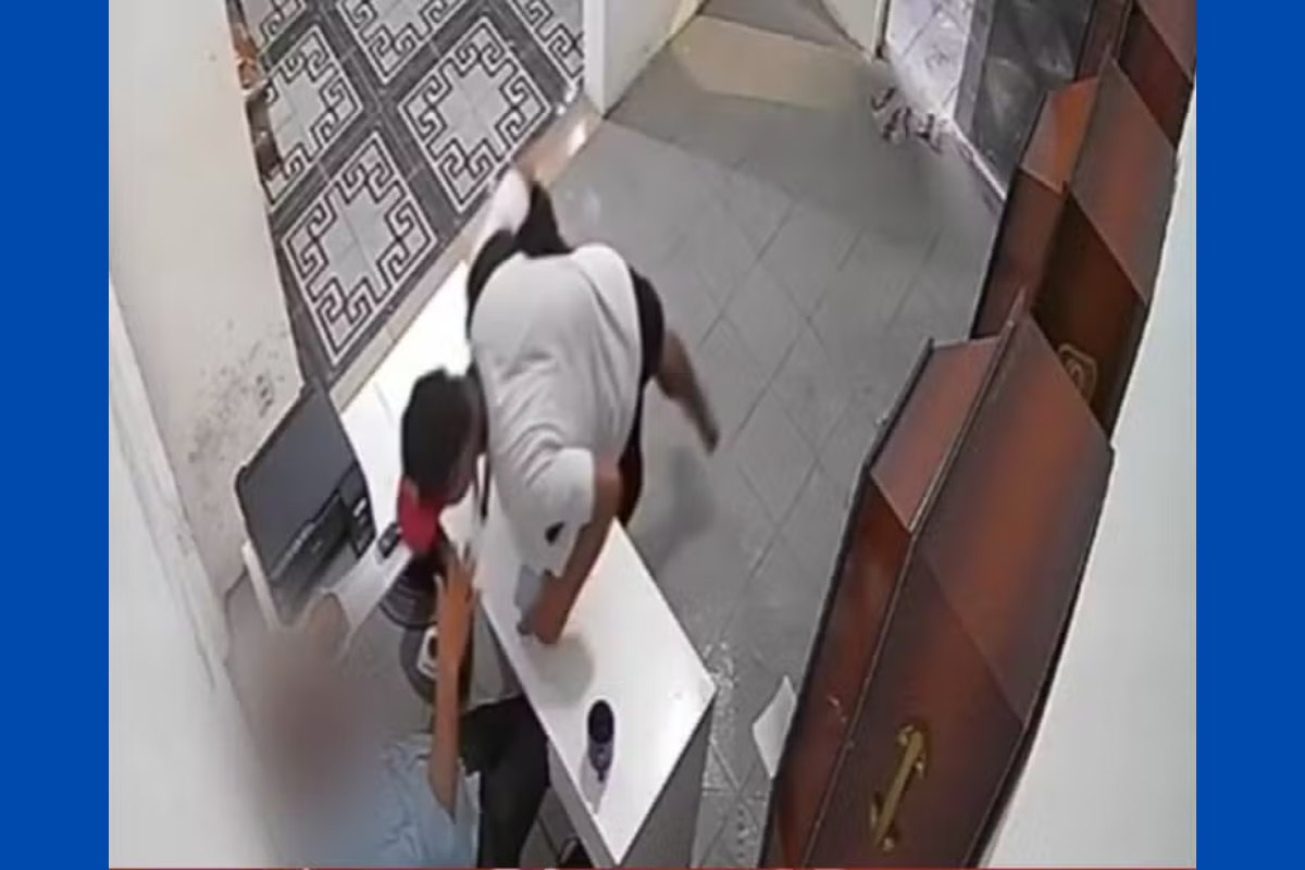 Funcionário de funerária tenta evangelizar assaltante durante roubo em Salvador
