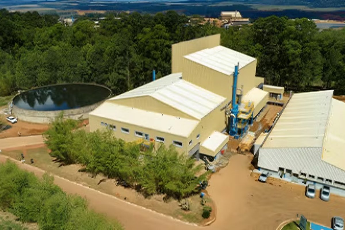 Primeira unidade de fabricação de metal que irá melhorar baterias de carregamento ultrarrápido é inaugurada em MG