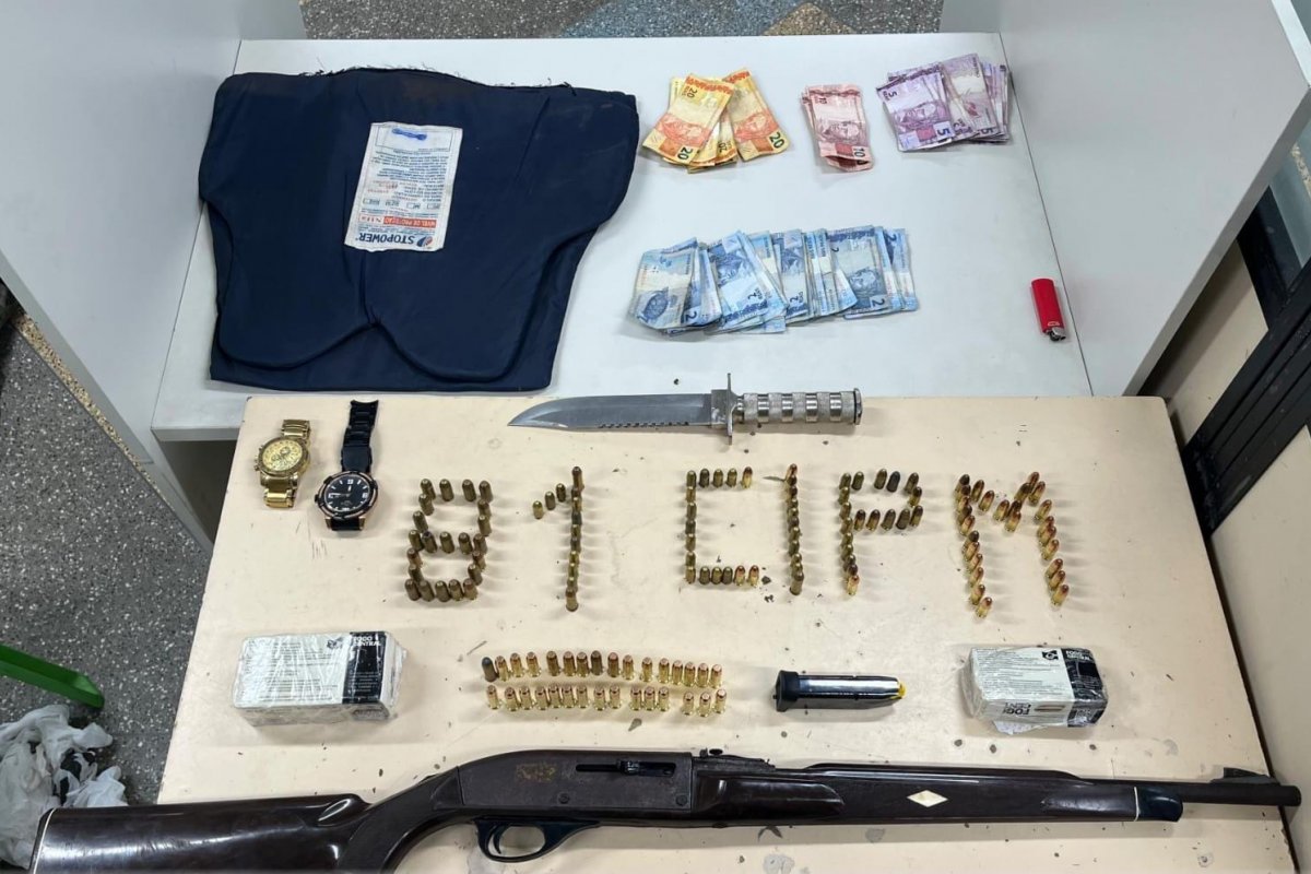 Arma, drogas, munições, colete e carregador são apreendidos em Lauro de Freitas