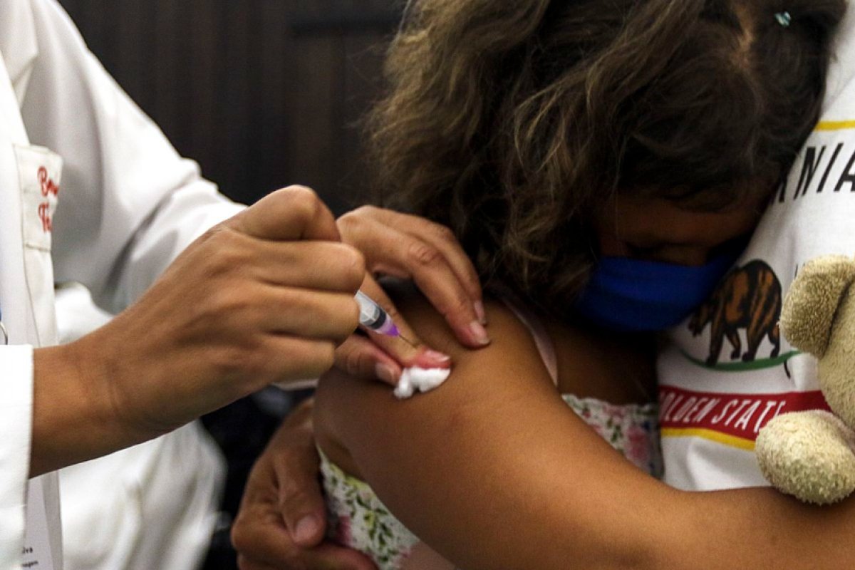 Casos de coqueluche crescem no Brasil em 2024