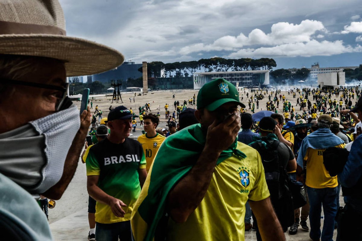 Justiça argentina emite mandados de prisão contra 61 foragidos do 8/1