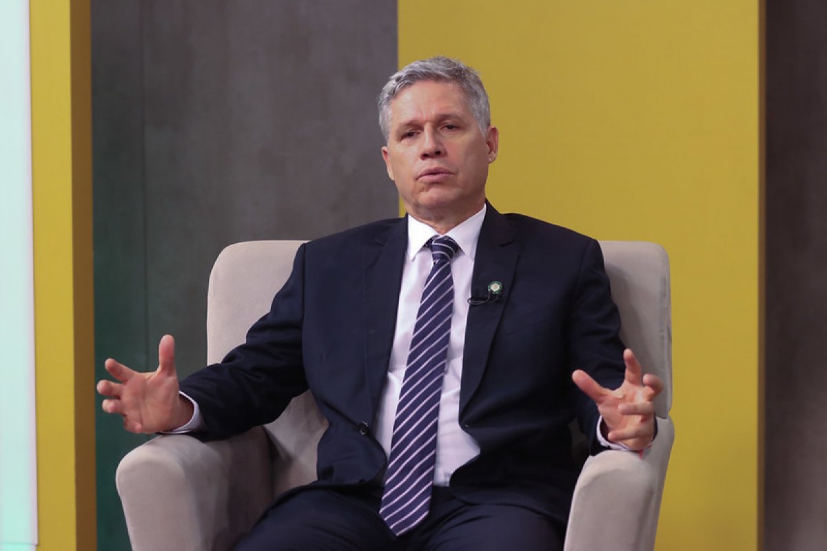 Ministro de Lula sai em defesa de Janja e diz que insulto contra Musk estava 'preso na garganta'