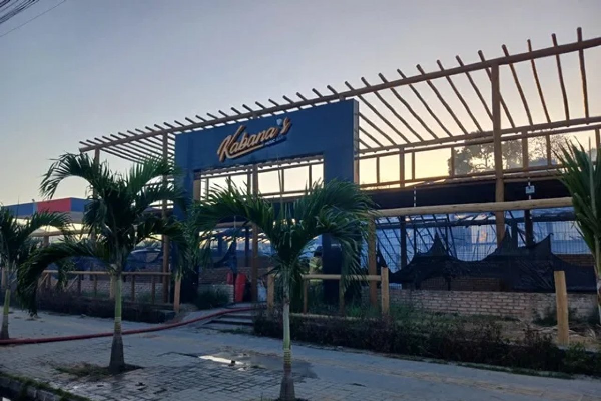 Incêndio destrói bar e restaurante em Feira de Santana