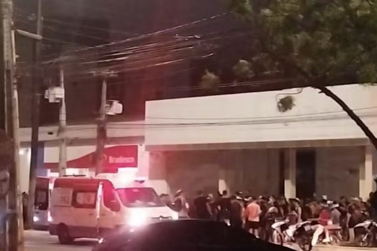 Mulher se desequilibra de carro ao tentar fazer fotos, cai em avenida e morre atropelada