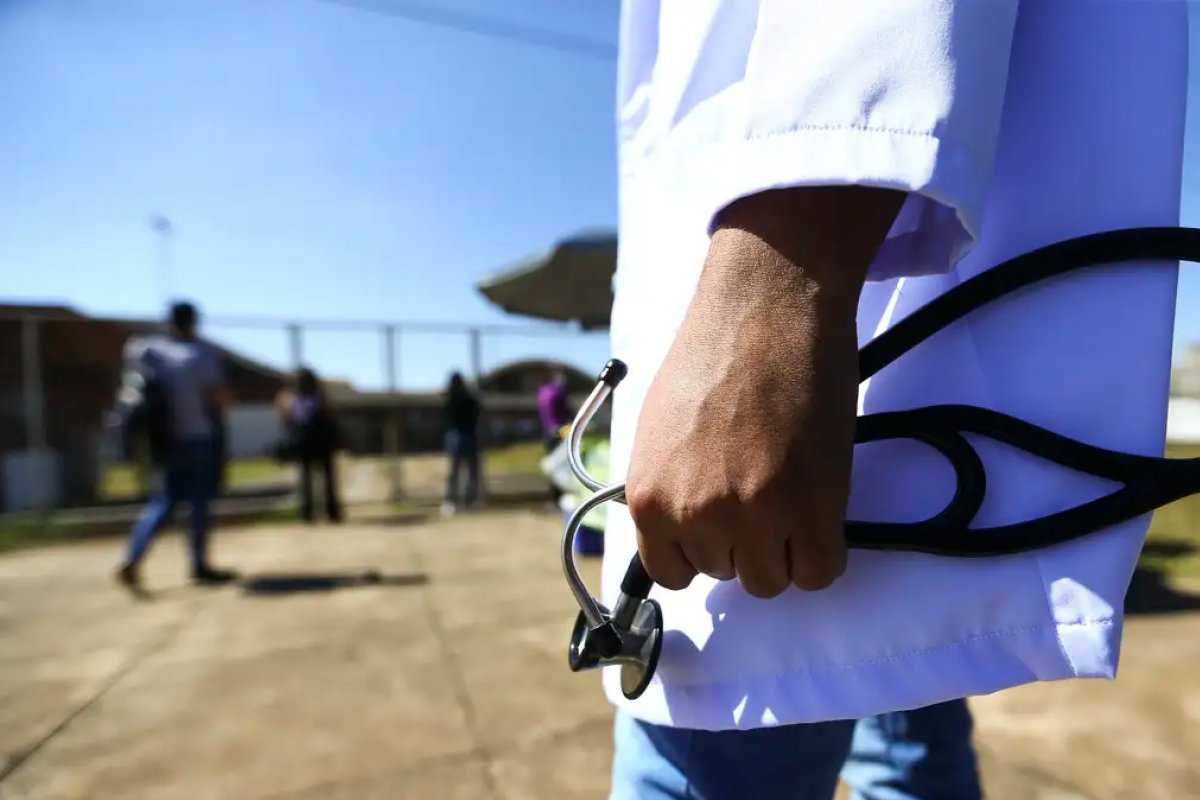 Apenas 3,5% dos estudantes de medicina no Brasil são pretos, aponta levantamento