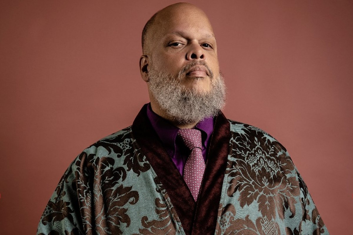 Vídeo: Ed Motta é vaiado após demitir e humilhar funcionário durante show